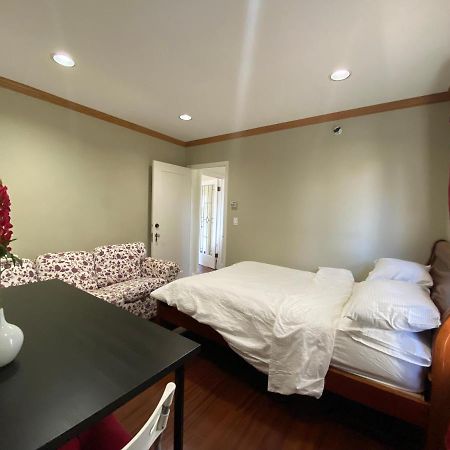 Cozy Dunbar 3 Beds Home W/ Views バンクーバー エクステリア 写真